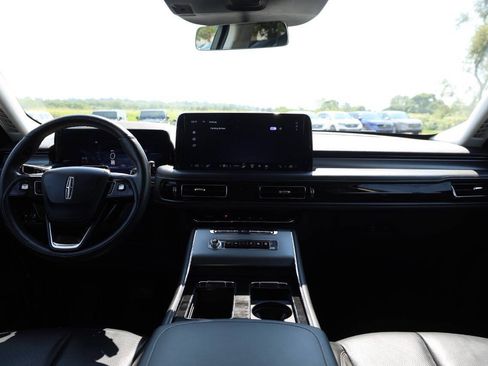 Used 2025 Lincoln Aviator AWD image 14