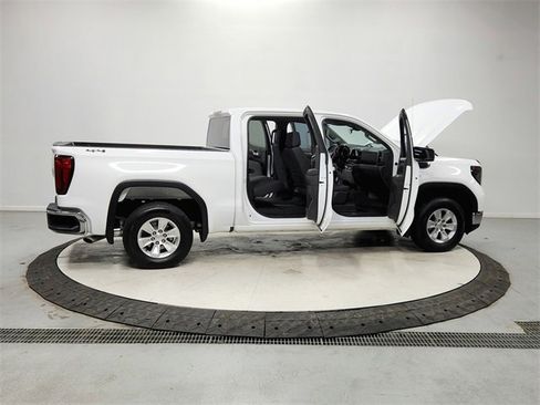 Used 2022 GMC Sierra 1500 SLE image 16