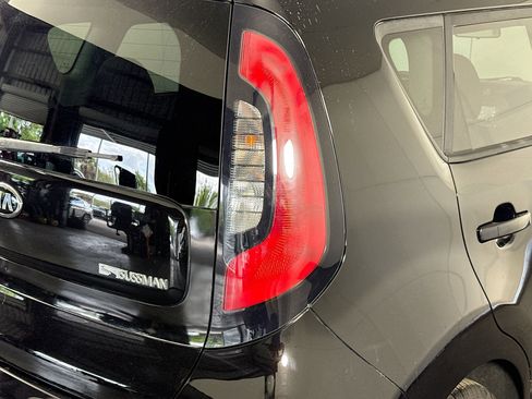 Used 2017 Kia Soul image 32