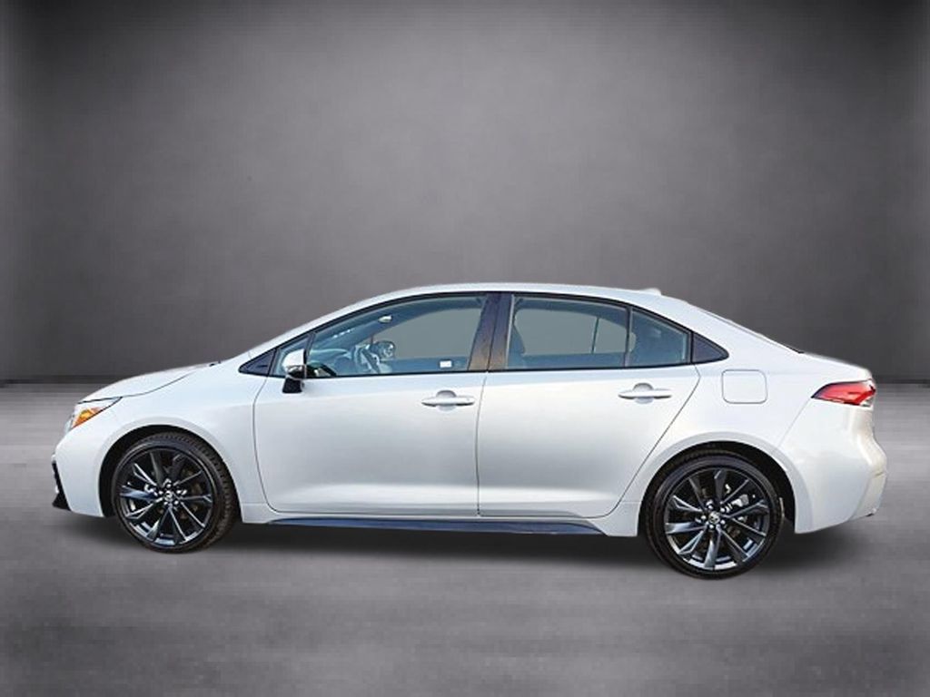 Used 2026 Toyota Corolla SE FWD image 9