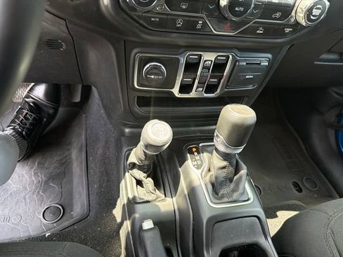 Used 2023 Jeep Wrangler Unlimited Sport AWD/4WD image 19