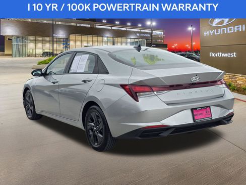 Used 2022 Hyundai Elantra SEL w/ Convenience Package FWD image 9
