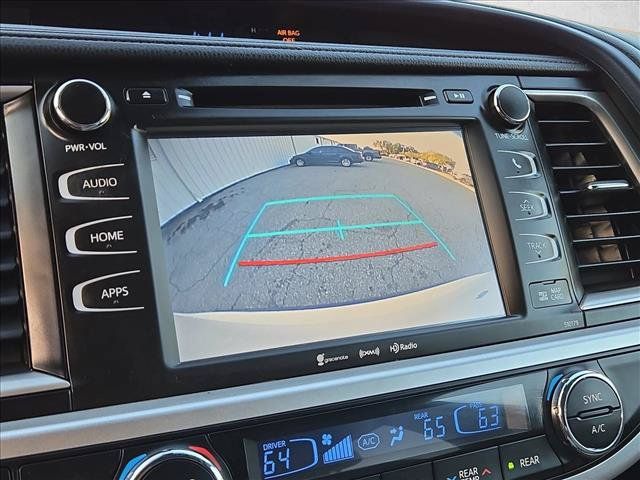 Used 2018 Toyota Highlander XLE AWD/4WD image 13