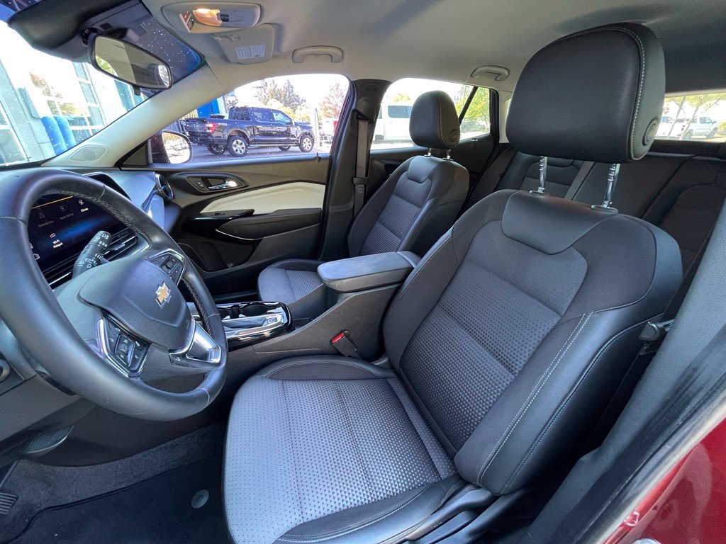 Used 2025 Chevrolet Trax LT w/ Driver Confidence Package FWD image 23