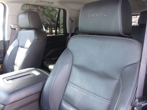 Used 2017 GMC Yukon Denali AWD/4WD image 13