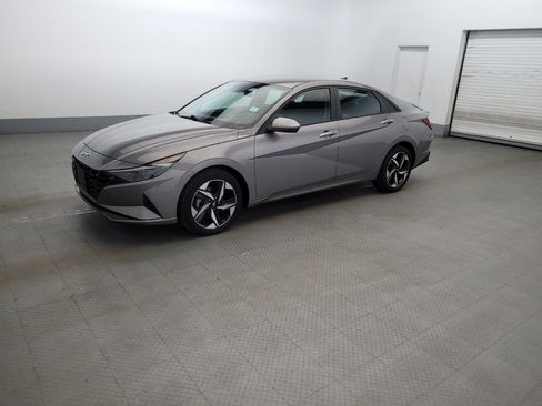 Used 2023 Hyundai Elantra SEL w/ Convenience Package FWD image 2