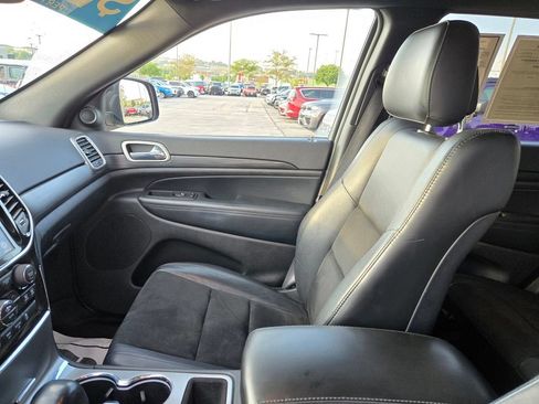 Used 2020 Jeep Grand Cherokee Altitude AWD/4WD image 28