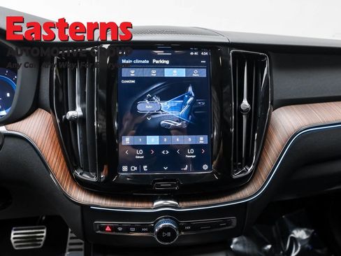 Used 2023 Volvo XC60 B5 Plus image 12