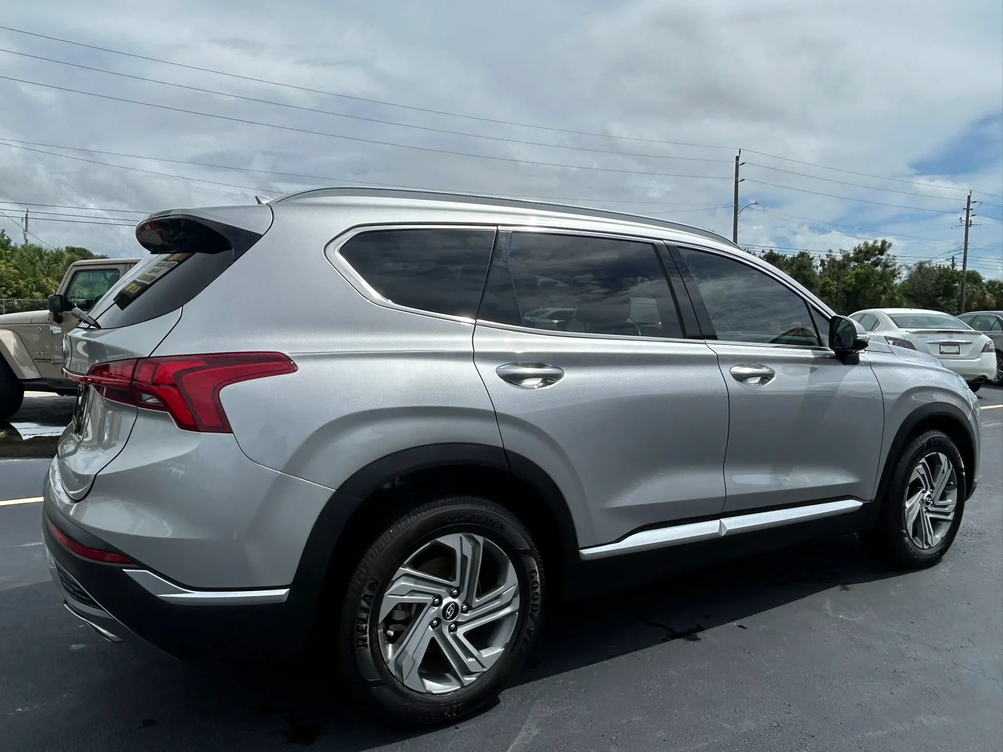 Used 2021 Hyundai Santa Fe SEL w/ Convenience + Premium Package FWD image 11