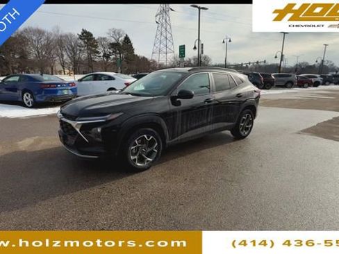 Used 2025 Chevrolet Trax LT w/ Driver Confidence Package image 4