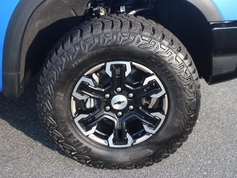 Used 2025 Chevrolet Silverado 1500 ZR2 w/ Technology Package image 41