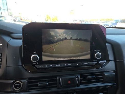 Used 2024 Nissan Pathfinder S image 20