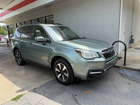 Used 2017 Subaru Forester 2.5i Premium w/ Popular Package #2A AWD/4WD image 1