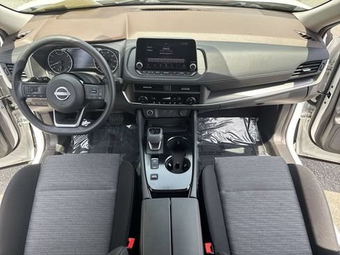 Used 2023 Nissan Rogue SV FWD image 9
