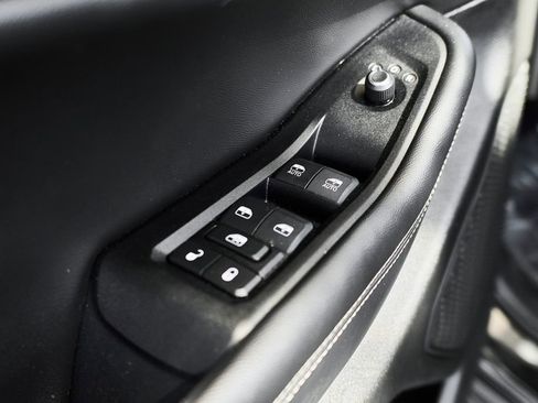 Used 2024 Jeep Grand Cherokee Altitude RWD image 17