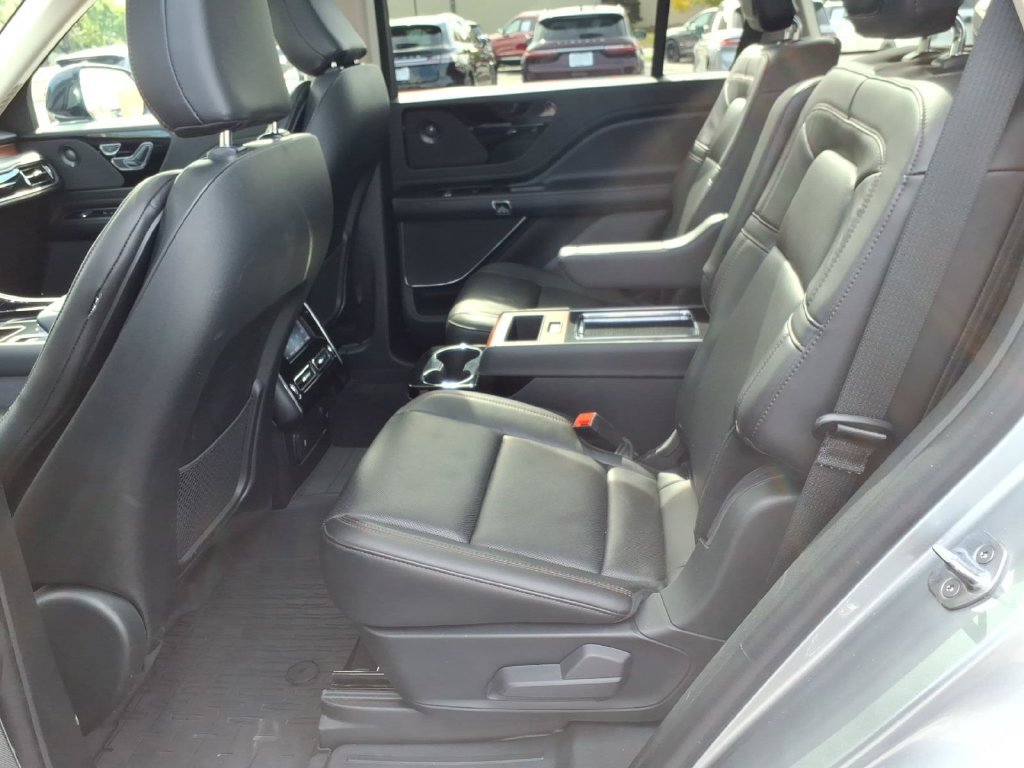 Used 2023 Lincoln Aviator Reserve w/ Equipment Group 201A AWD/4WD image 12