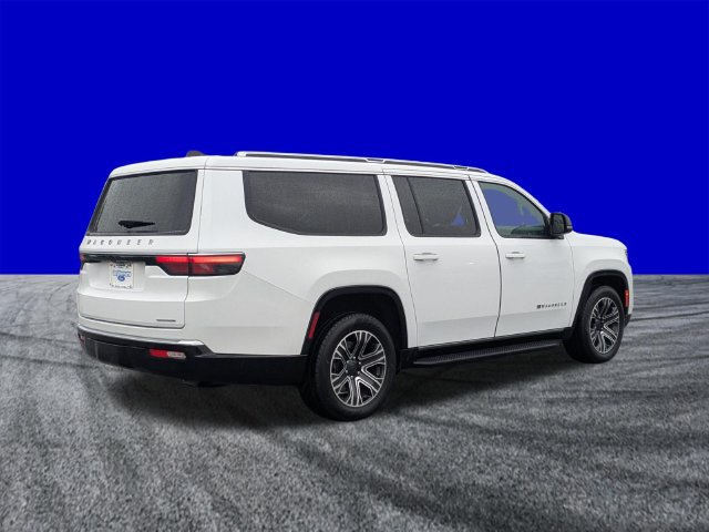 Used 2024 Jeep Wagoneer L Series II AWD/4WD image 4