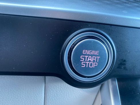 Used 2024 Kia Carnival LX FWD image 23