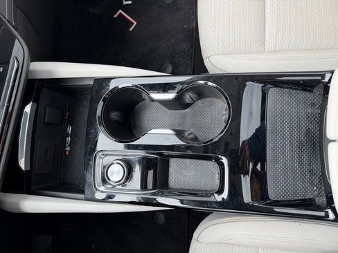 Used 2024 Buick Envision Avenir image 23