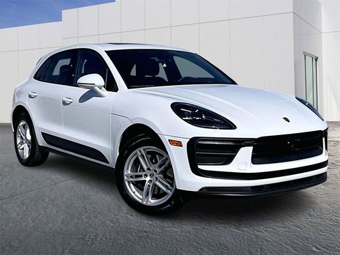 Certified 2025 Porsche Macan image 9