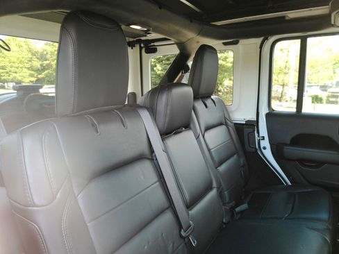 Used 2019 Jeep Wrangler Unlimited Sahara AWD/4WD image 21