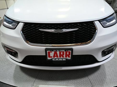Used 2023 Chrysler Pacifica Limited FWD image 17