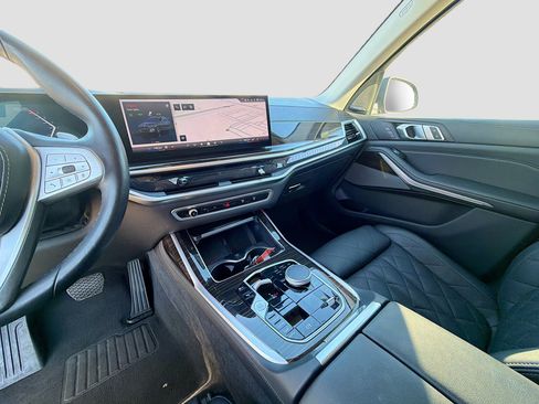 Used 2024 BMW X7 xDrive40i image 29