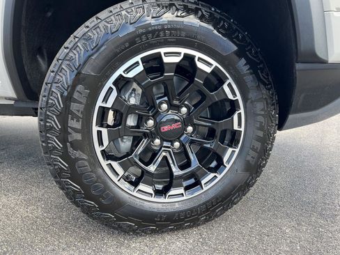 New 2026 GMC Canyon AT4 image 2