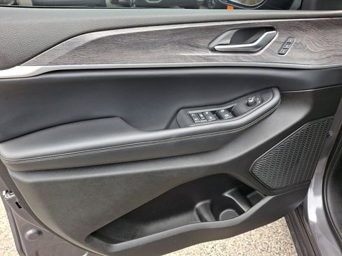 Used 2024 Jeep Grand Cherokee Limited w/ Black Appearance Package image 23