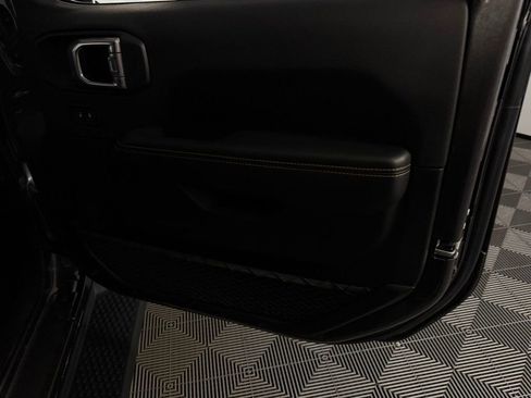 Used 2025 Jeep Wrangler Unlimited Sahara image 36