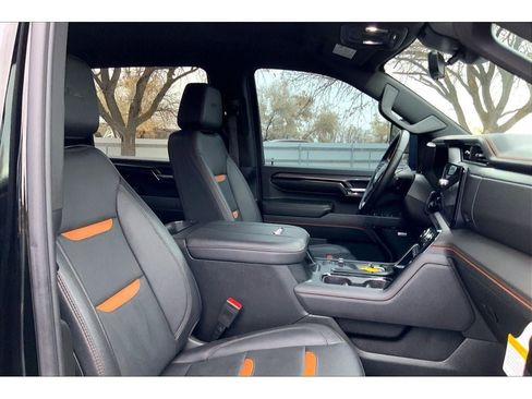 Used 2024 GMC Sierra 2500 AT4 w/ Technology Package image 8