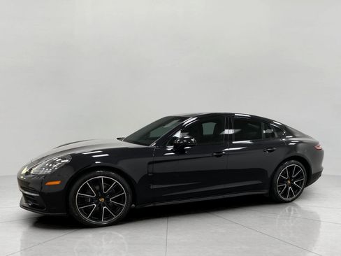 Used 2018 Porsche Panamera image 3