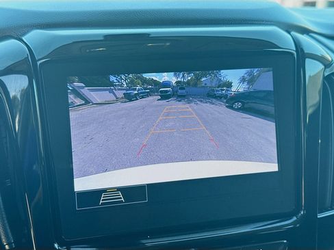 Used 2020 Chevrolet Traverse LT image 13