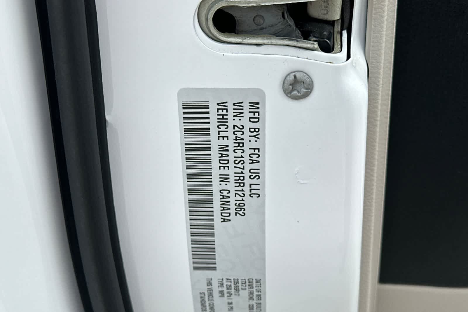 Used 2024 Chrysler Pacifica Limited FWD image 35