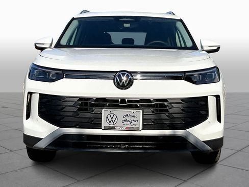 New 2026 Volkswagen Tiguan SE FWD image 3