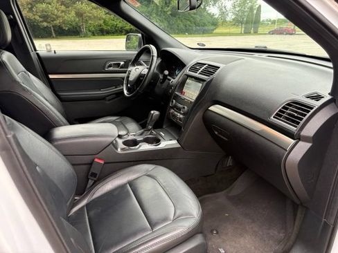 Used 2018 Ford Explorer XLT w/ Equipment Group 202A AWD/4WD image 11