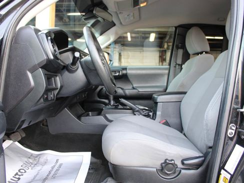 Used 2019 Toyota Tacoma SR image 16