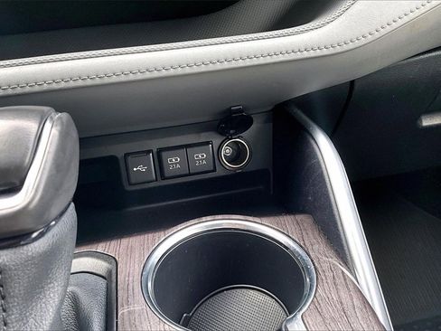 Used 2021 Toyota Highlander Limited image 13
