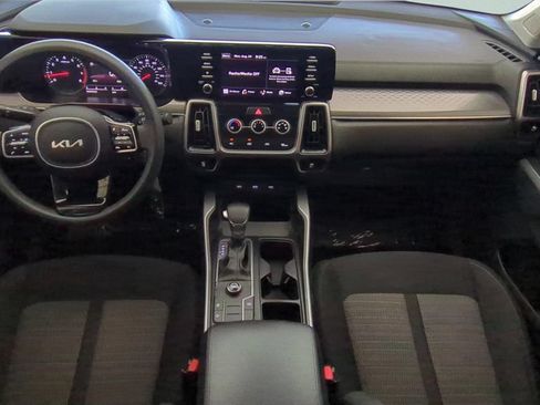 Used 2023 Kia Sorento LX FWD image 11