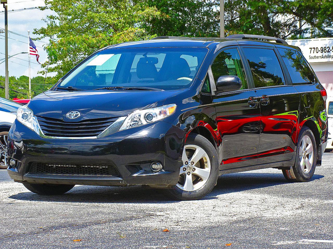 Used 2014 Toyota Sienna LE FWD image 5