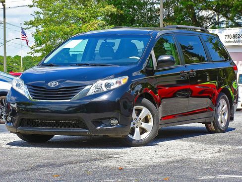 Used 2014 Toyota Sienna LE FWD image 5