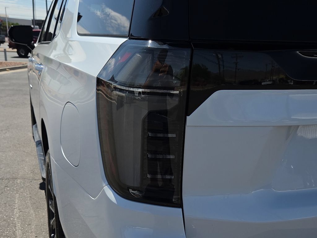 Used 2025 Chevrolet Tahoe High Country AWD/4WD image 9