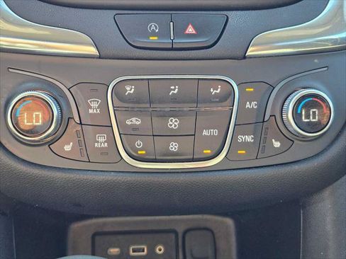 Used 2022 Chevrolet Equinox LT FWD image 28