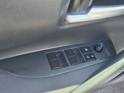 Used 2020 Toyota Corolla LE FWD image 17