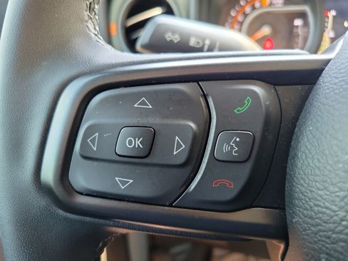 Used 2025 Jeep Gladiator Mojave AWD/4WD image 16