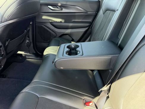 Used 2023 Jeep Grand Cherokee Altitude AWD/4WD image 22