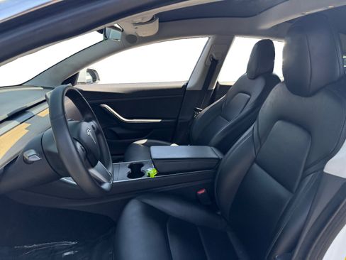 Used 2020 Tesla Model 3 Standard Range RWD image 9