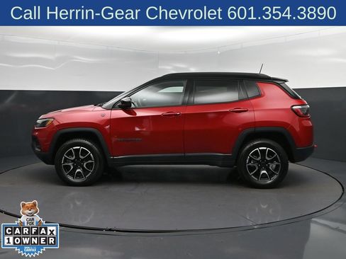 Used 2025 Jeep Compass Trailhawk AWD/4WD image 4