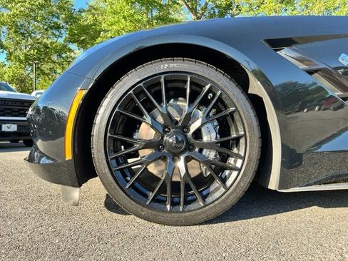 Used 2017 Chevrolet Corvette Stingray Coupe w/ 1LT RWD image 23