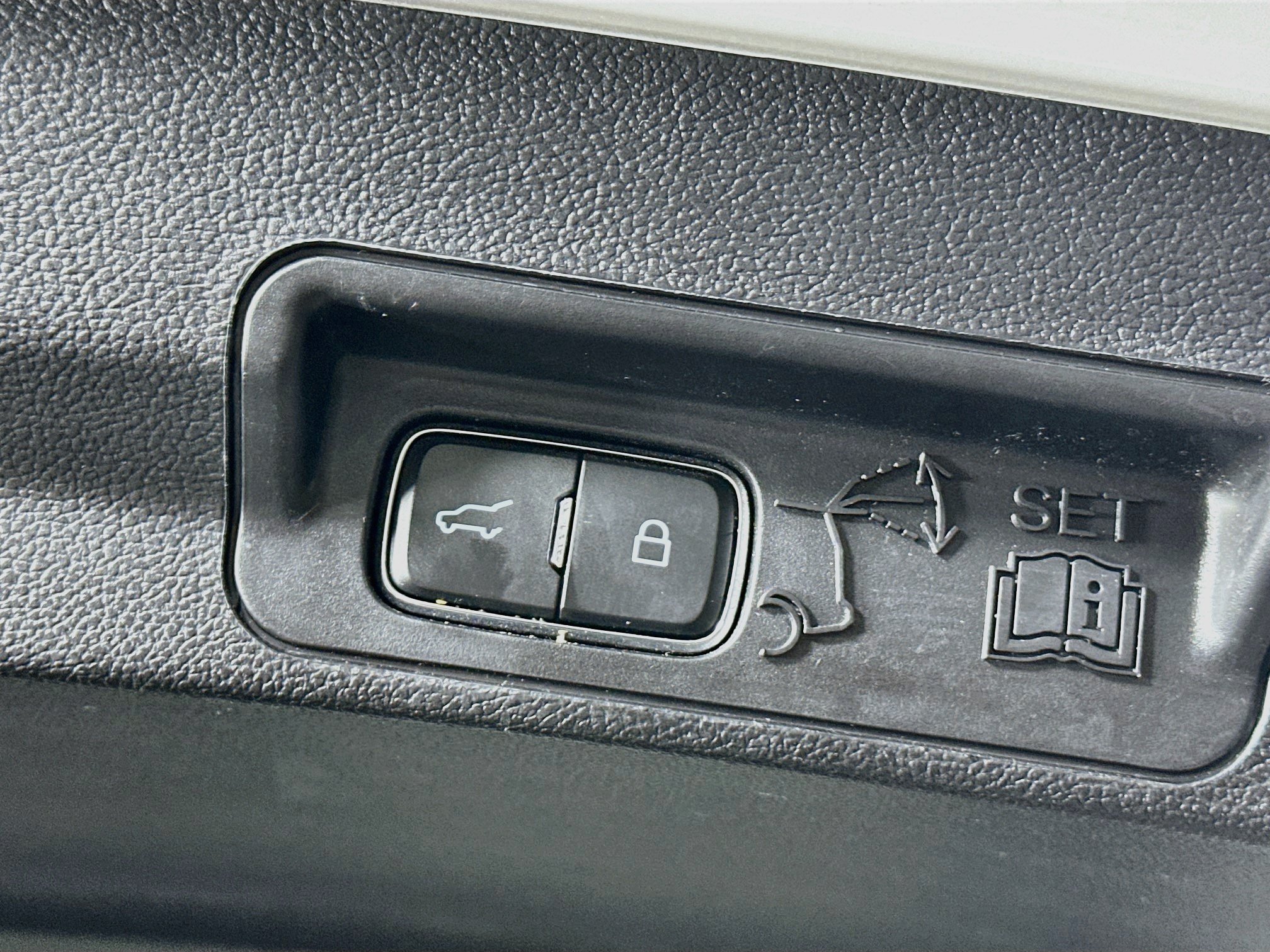 Used 2020 Ford Explorer XLT RWD image 30